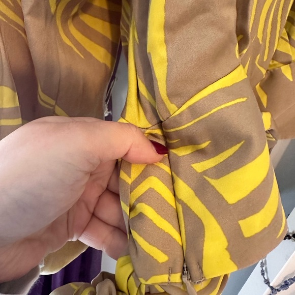 Banana Republic Women’s cropped wrap top with removable tie - Picture 4 of 9